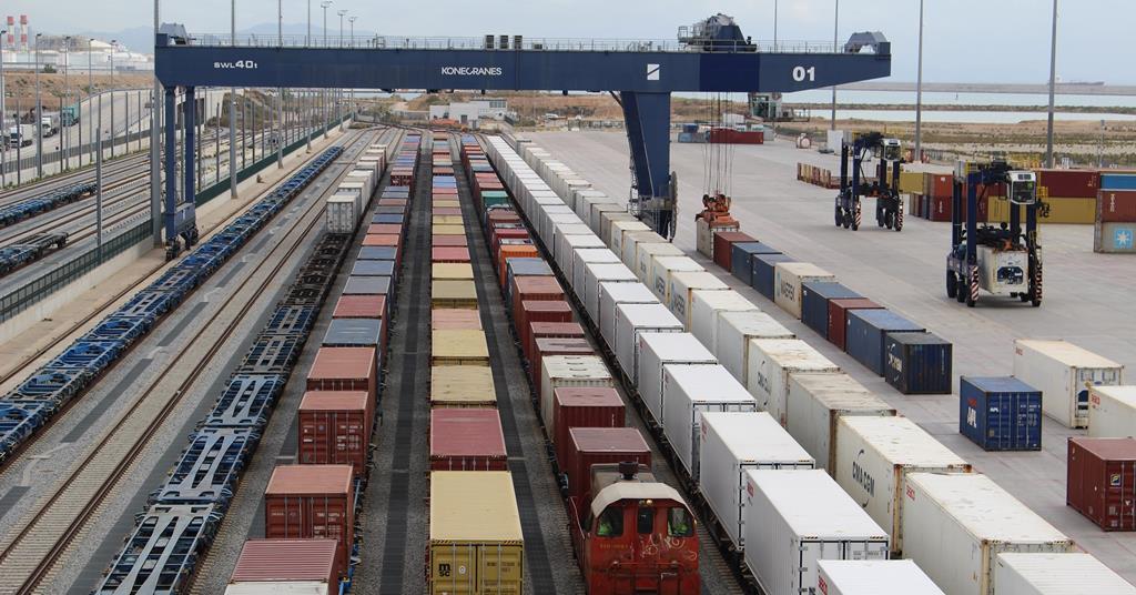 Rail link in train for Barcelona to Toulouse News Port