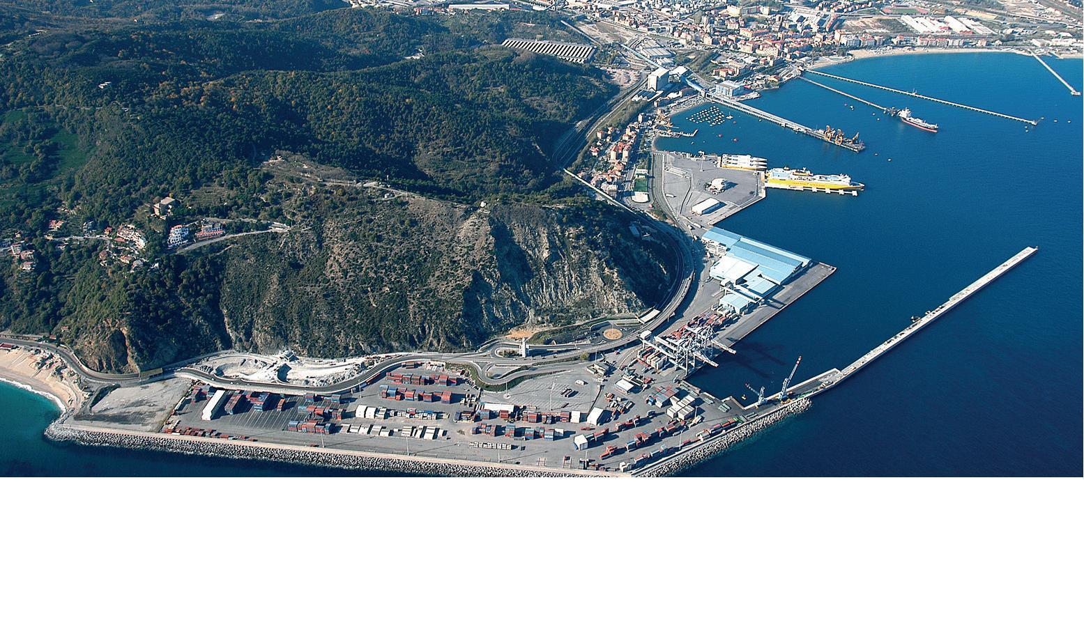 Vado Ligure secures APM investment News Port Strategy