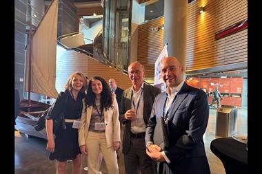 326930_2.attendeesnetworkduringcoffeebreaks_829627