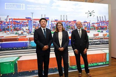 The image shows the MoU signing with Kei Nomura (Kawasaki Heavy Industries, Ltd.), Annette Walter (HHLA), Dr. Manfred Schuckert (Daimler Truck AG)