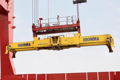 The image shows a Bromma spreader in action on the quayside