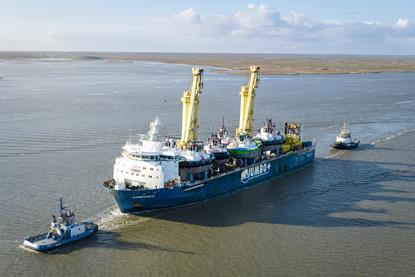 Tugs arriving at the Port of Antwerp-Bruges on board the Jumbo Kinetic heavy-duty vessel