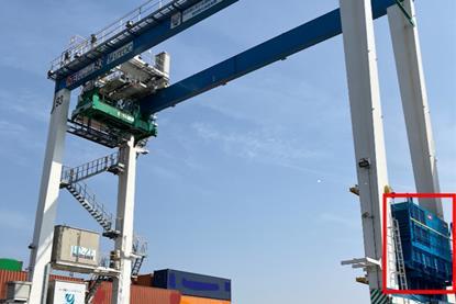RTG crane fitted with a hydrogen fuel cell