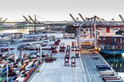 Kalmar automatic stacking crane and automated straddle carrier