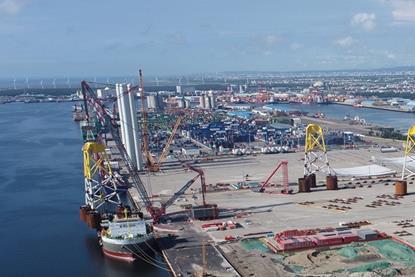 12.16-1_Image 1. Port of Taichung Wharf No. 37 in operation (recent photo)