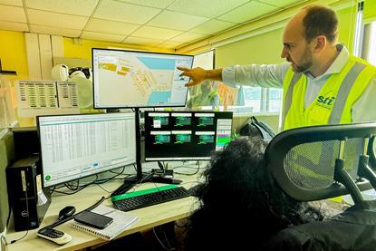 The image shows operators using the digital twinning system at STI