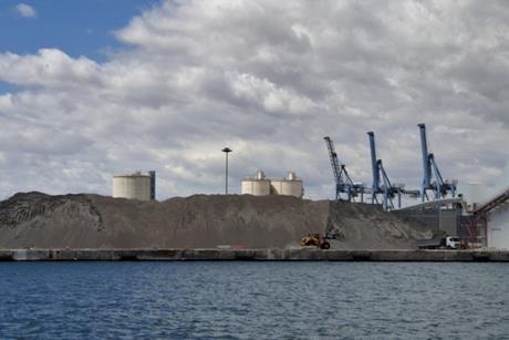 H2 plant with cranes