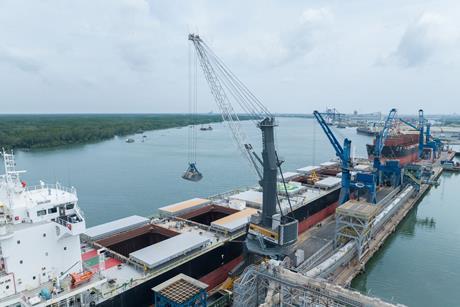 liebherr-lps-550-baria-serece-phu-my-port-1-LQ