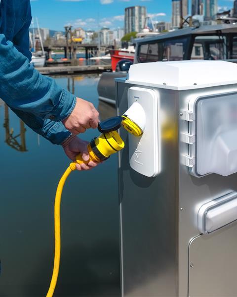 Electric connection point at a port