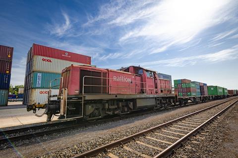 Shunt train at Bremerhaven seaport