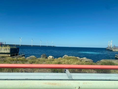 LNG windfarms