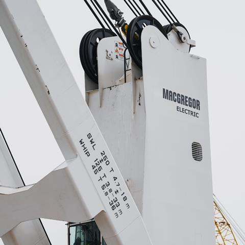 MacGregor electric crane