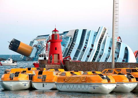 The NGO is calling for the safe dismantling of the 'Costa Concordia'. Photo: Rvongher
