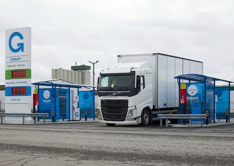 Finland’s first Volvo FH LNG truck was refuelled at Gasum’s Turku gas filling station