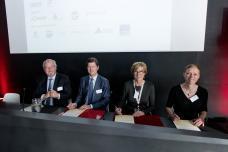 Signing of the Operation Clean Sweep pledge. Image credit: Antwerp Port Authority