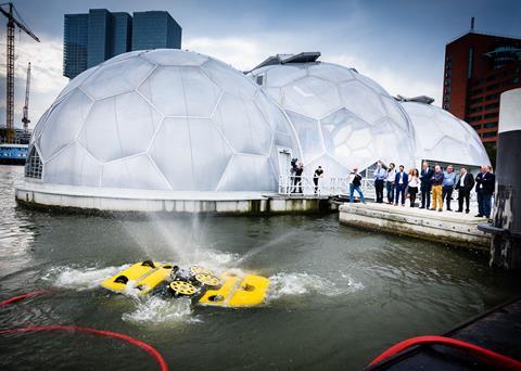 Greener cleaning: HullWiper in operation at the Port of Rotterdam