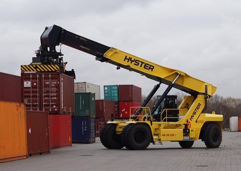 Packing Center Hamburg (PCH) now uses the latest generation of Hyster® RS46-36CH ReachStackers