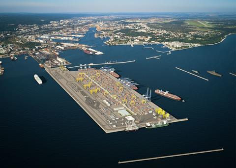outer port