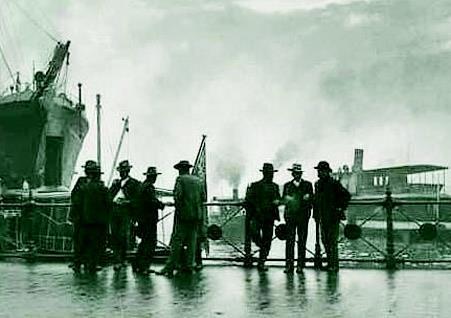 Australias Wharfies: urban myths?