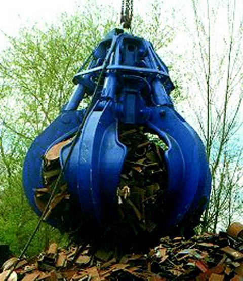 Electro hydraulic scrap grab at work