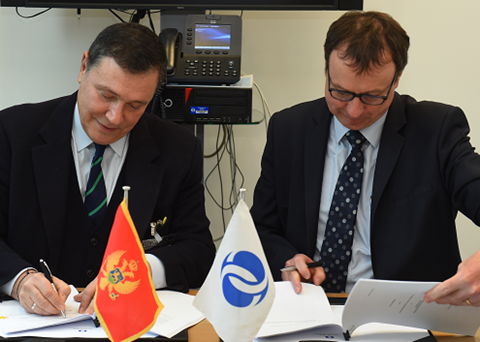 Mehmet Kutman, chairman of Global Investment Holdings (L) and Jean-Marc Peterschmitt, EBRD managing director for industry, commerce and agribusiness (R)